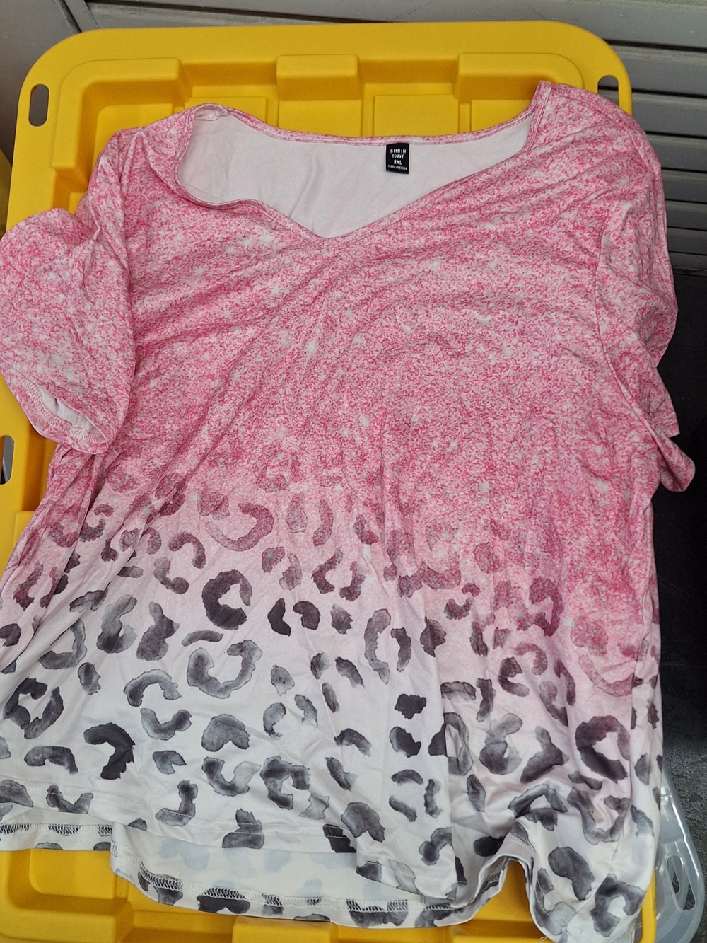 SHEIN Pink Ombre Leopard V-Neck Short Sleeve Tee